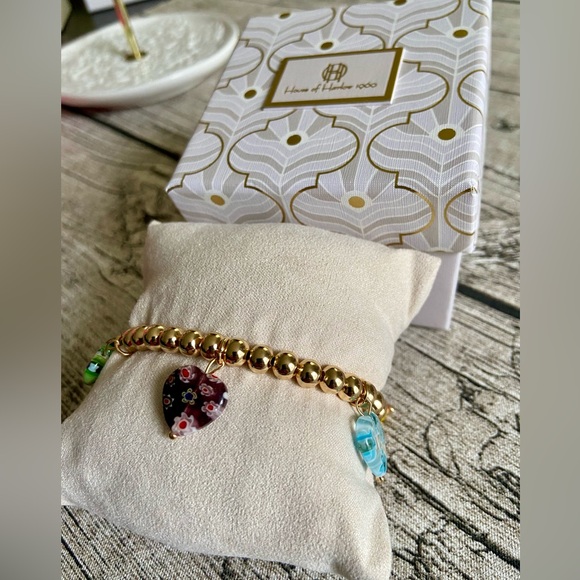 New in box. Stretchy beaded bracelet with 5 millefiori heart charms in colors - Picture 5 of 16